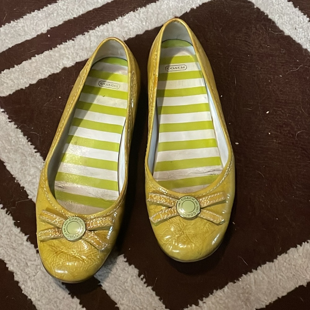Coach sandals super cute Cream lemony yellow logo pins with bows